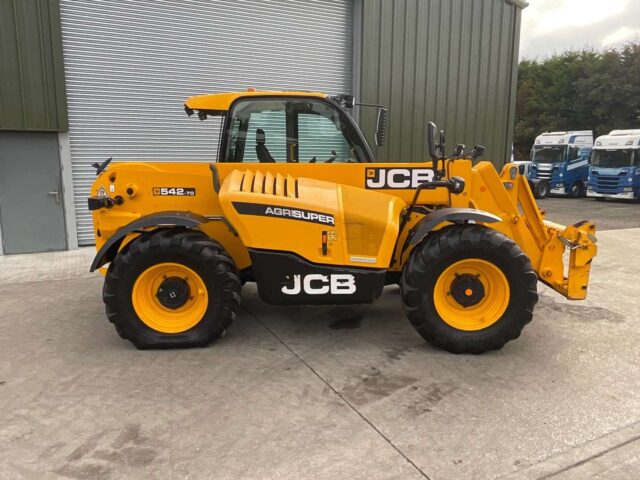 Lot 9: 2019 JCB 542-70 Telehandler