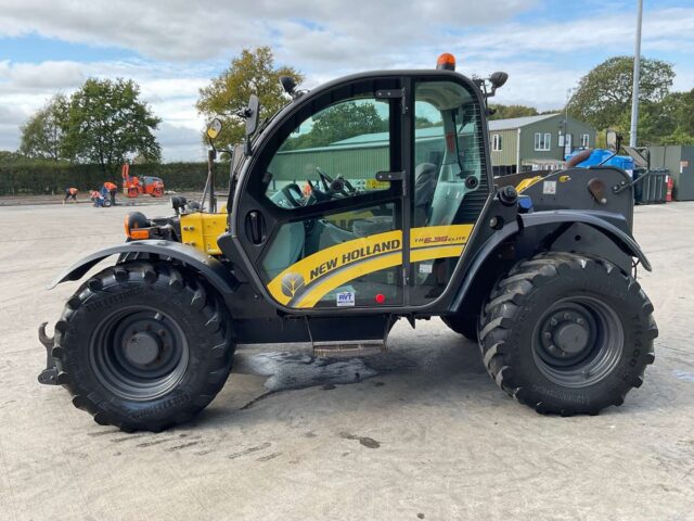 Lot 14: New Holland TH6.36 Telehandler
