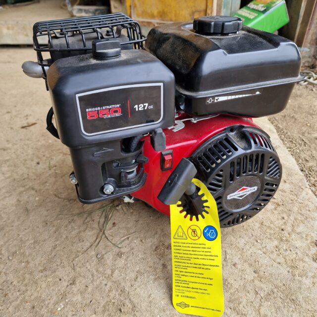 Briggs +Stratton Engine