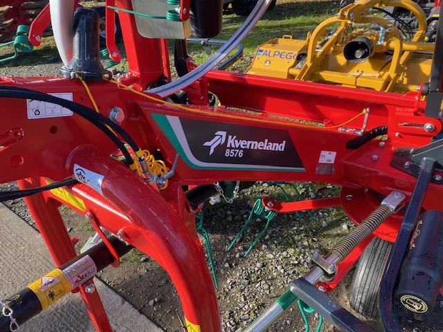 AM000850 NEW KVERNELAND 8576 TEDDER