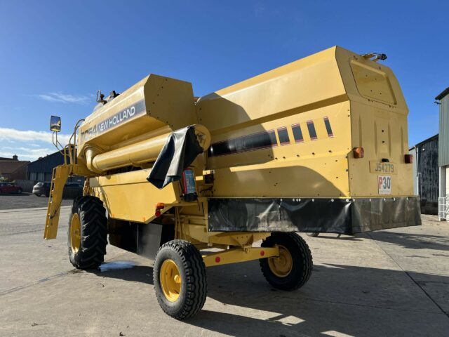 NEW HOLLAND TC54 COMBINE