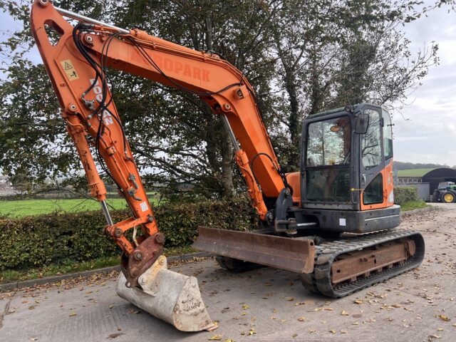 Doosan DX80R Excavator
