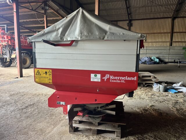 Kvernland Accord Fertiliser spreader