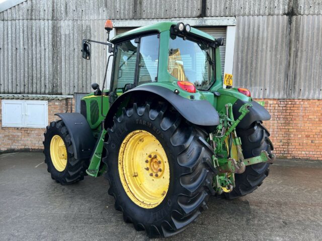 JOHN DEERE 6820