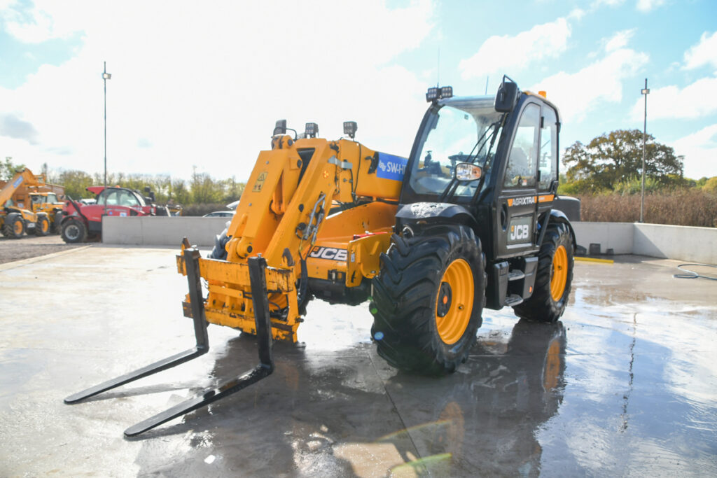 70e236268bb2aeac4ba3ee816d6d0eec