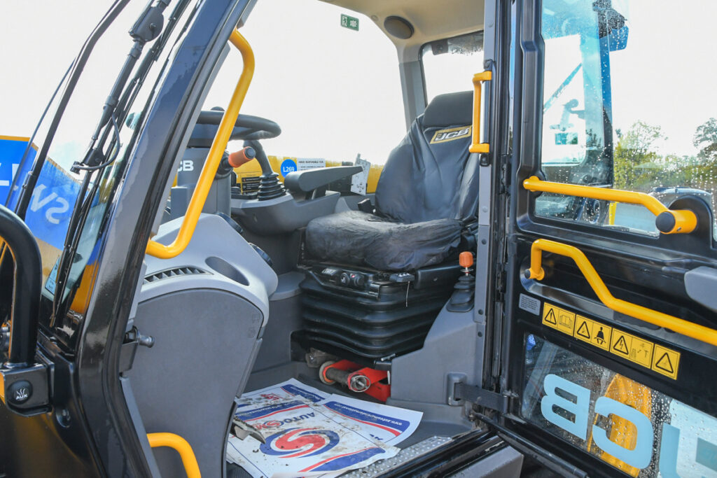 95ad8105e852a1cba648363ab8b184dc