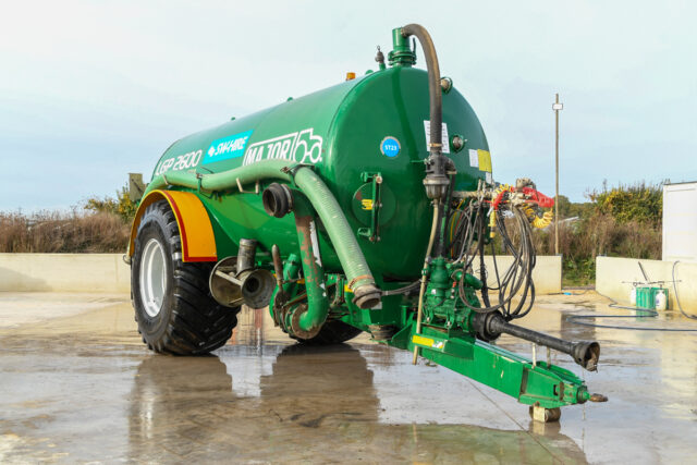 LGP2600 Major Tanker with Loading Arm