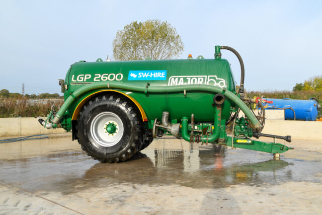 LGP2600 Major Tanker with Loading Arm