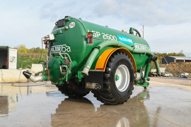 LGP2600 Major Tanker with Loading Arm