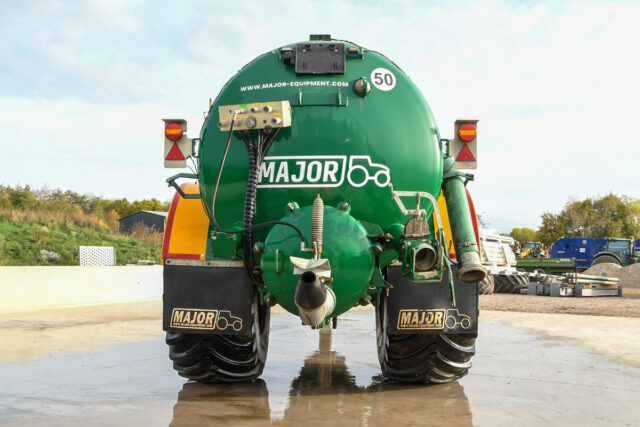 LGP2600 Major Tanker with Loading Arm