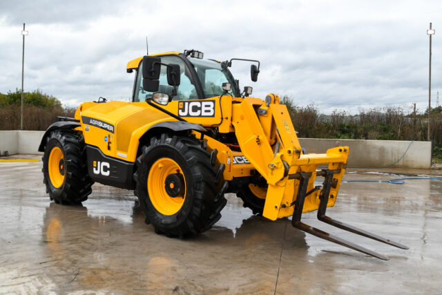 532-70 AgriSuper JCB 2023