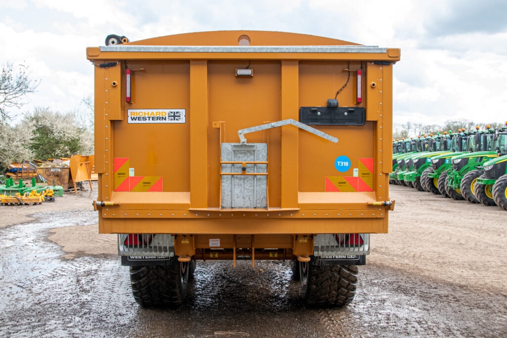 06dca7b70912bd1a64480bbace46e585