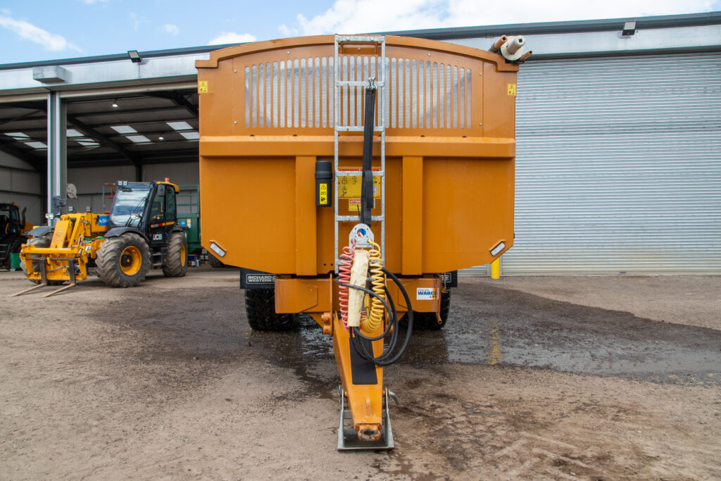 c3a28bbb9dea69e5e2cab1b4102c4f3b