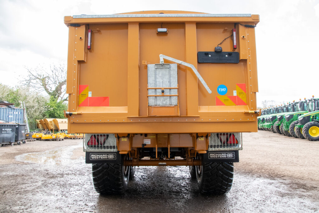 8ba16629fb50780aaa3b18f7a9cc13f4