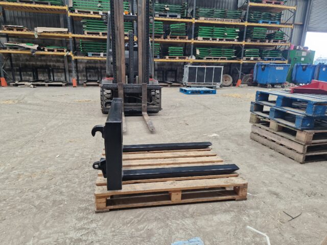 Euro8 pallet forks