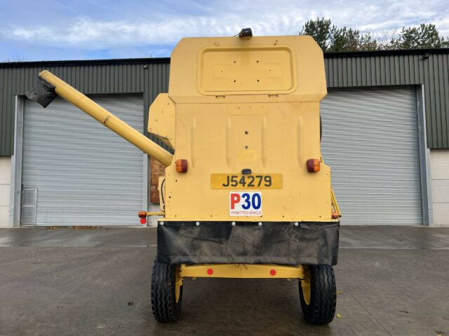 NEW HOLLAND TC54 COMBINE
