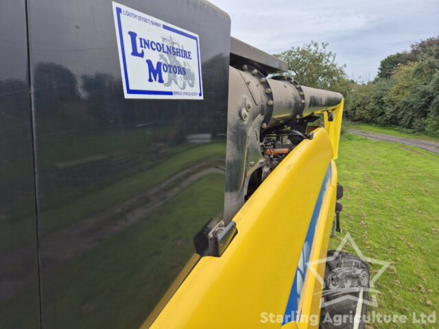 New Holland CR 9080 Combine