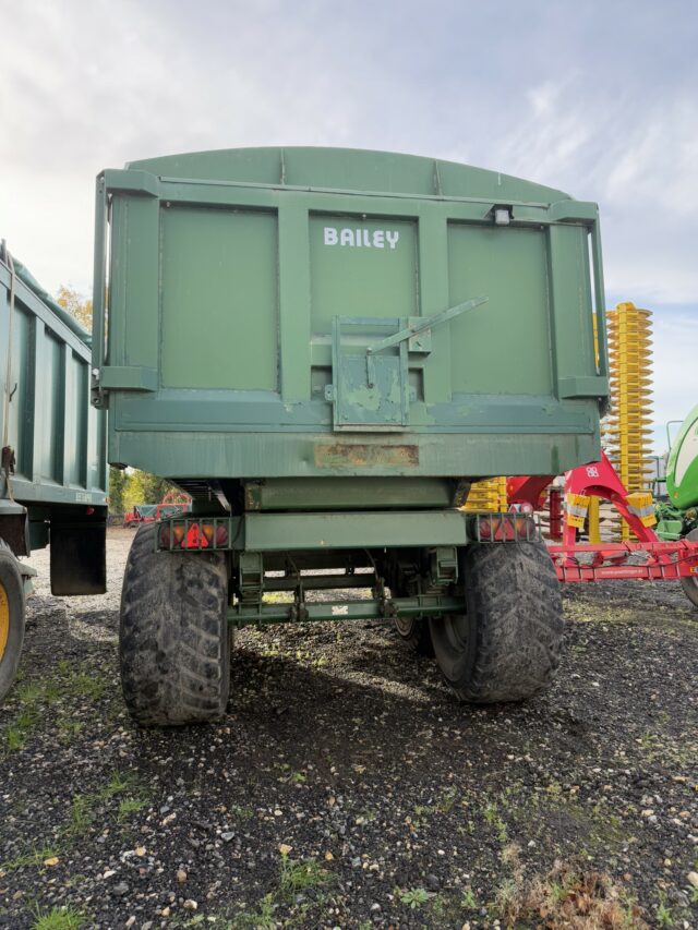 Baileys 10T high lift trailer