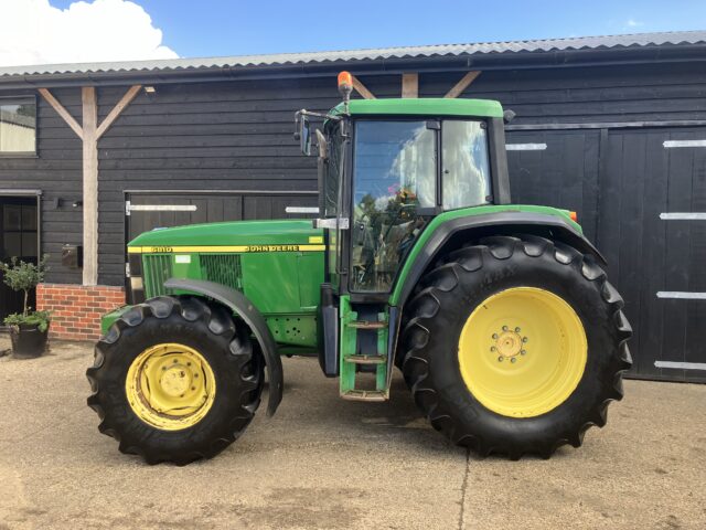 2001 John Deere 6810