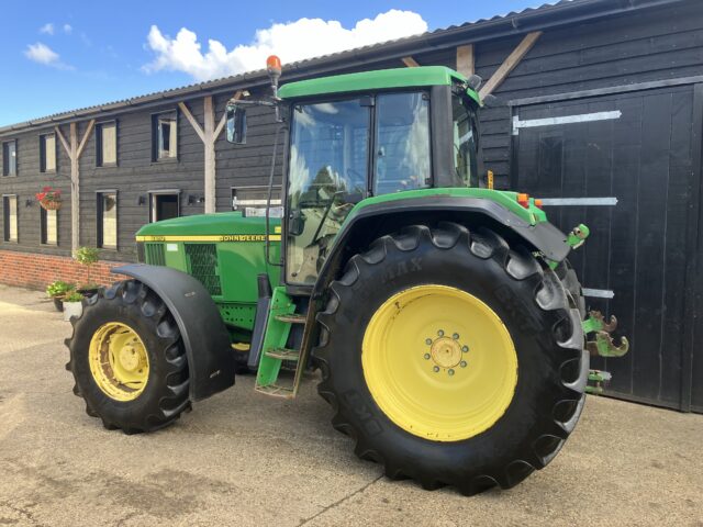 2001 John Deere 6810