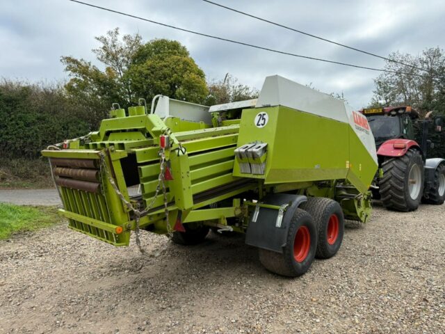 Claas Quadrant 2200 Baler