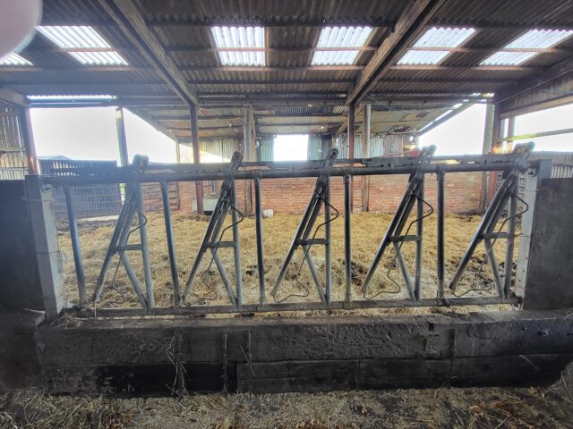 IAE Self Locking Yokes