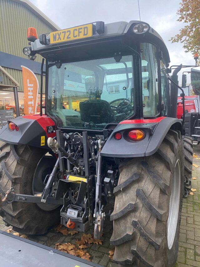 CM000292 MF4709M CAB 4WD TRACTOR