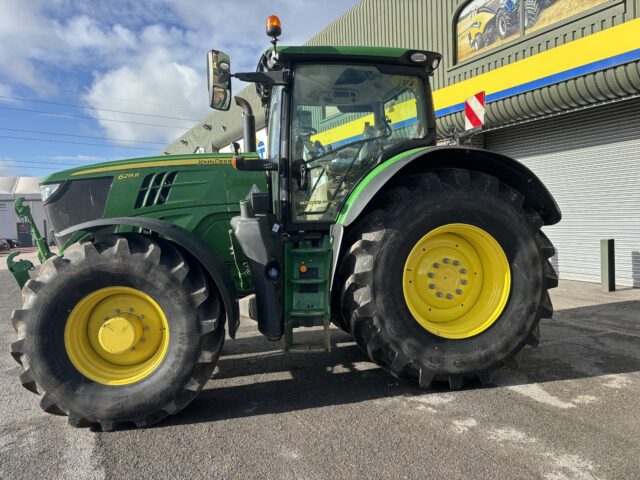 2020 John Deere 6215 R