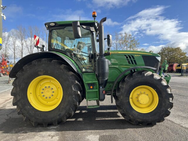 2020 John Deere 6215 R