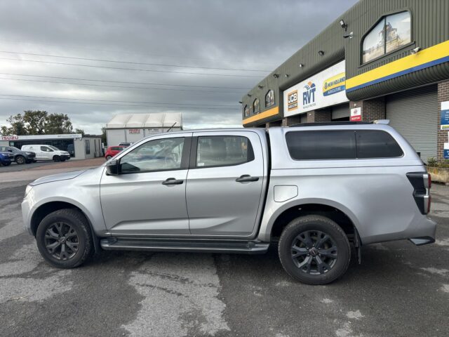 Lot 2050: Isuzu Pickup auto