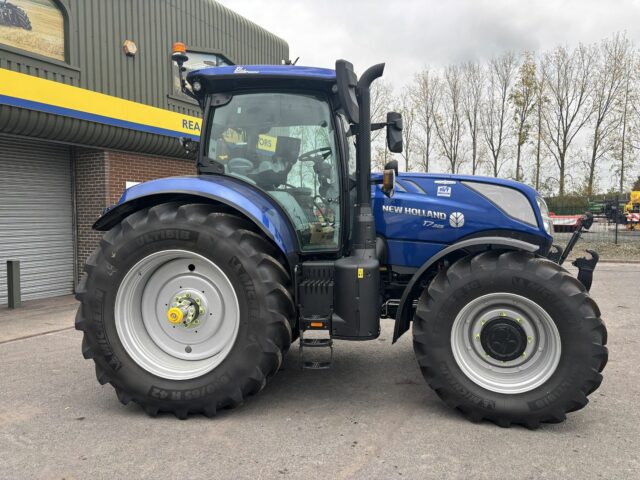Lot 10: 2024 New Holland T7.225