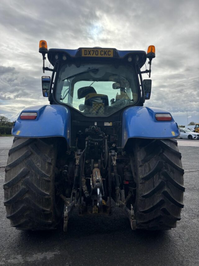 Lot 15: 2021 New Holland T7.210
