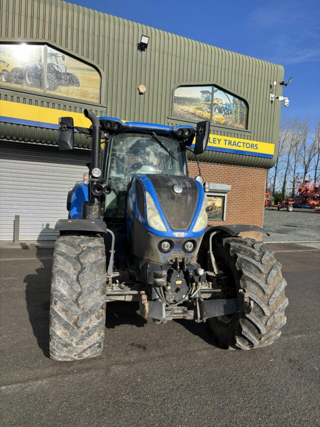 Lot 16: 2020 New Holland T7.210