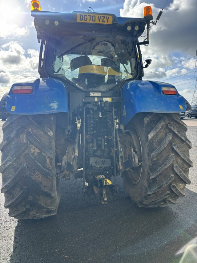 Lot 16: 2020 New Holland T7.210