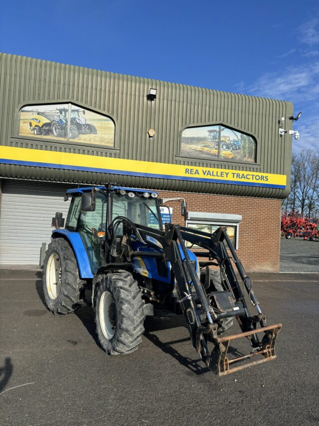 Lot 35: New Holland Boomer 35