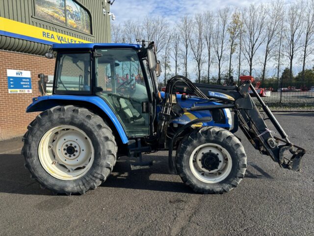 Lot 35: New Holland Boomer 35