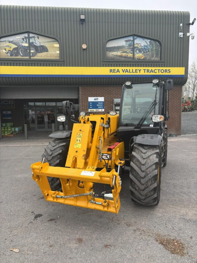 Lot 110: JCB AGRI-SUPER Telehandler