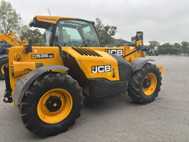 Lot 110: JCB AGRI-SUPER Telehandler