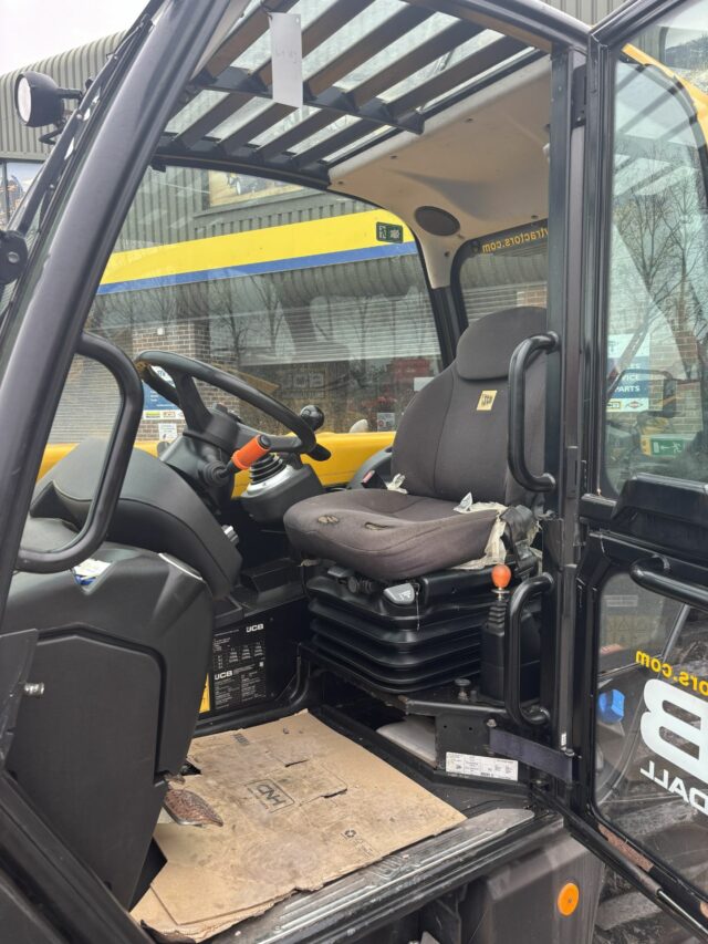 Lot 110: JCB AGRI-SUPER Telehandler