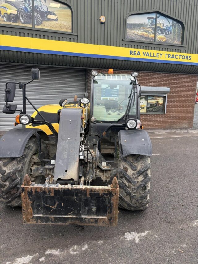 Lot 125: New Holland Telehandler