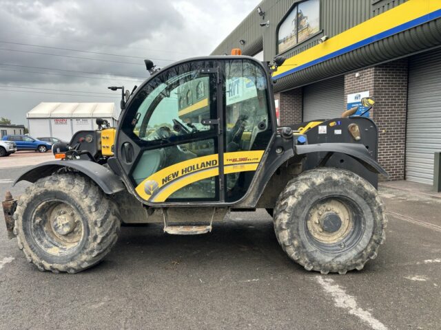 Lot 125: New Holland Telehandler
