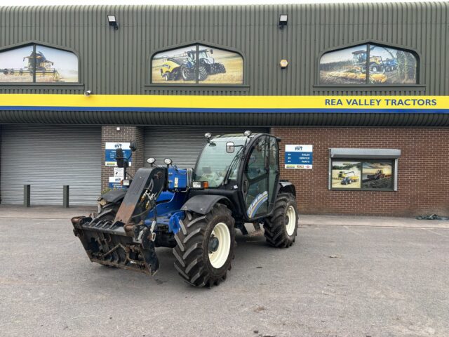 Lot 130: New Holland LM6.35 Telehandler