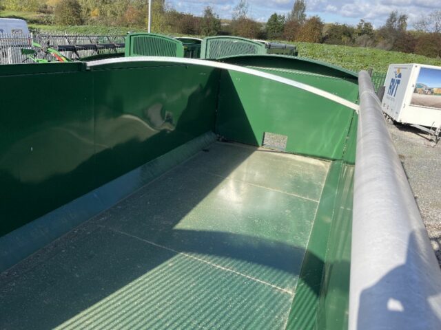 Lot 1580: Bailey Tipping Trailer