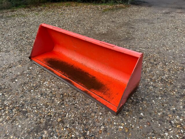 Kubota M1816E Front Loader Bucket