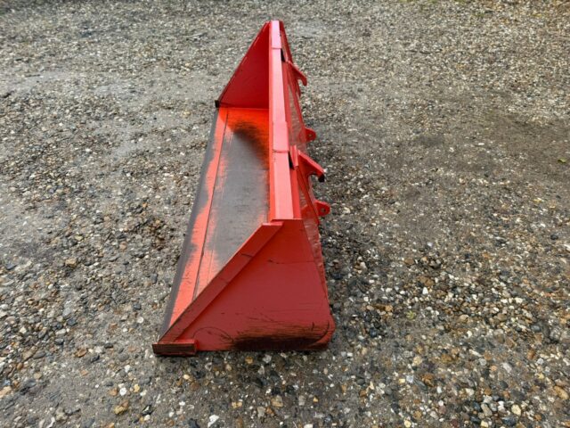 Kubota M1816E Front Loader Bucket