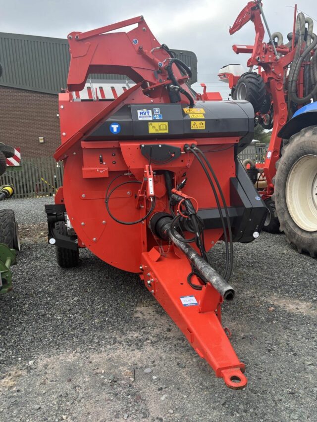 Straw Feeders and Feeder Wagons