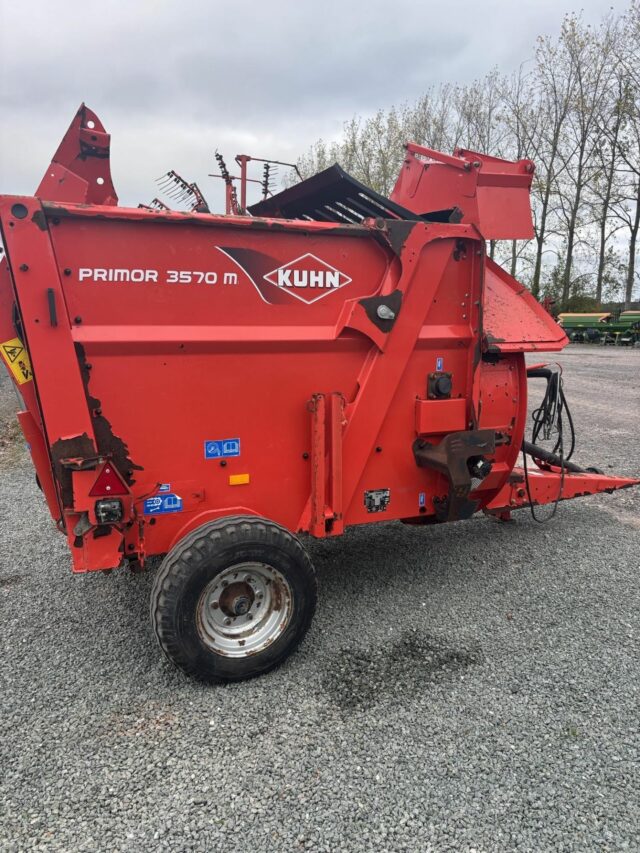 Straw Feeders and Feeder Wagons