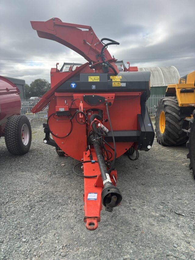 Straw Feeders and Feeder Wagons