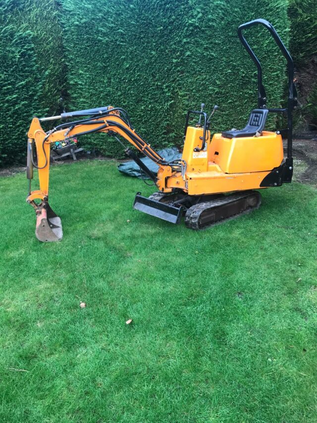 Hanix HO8B Mini Digger 2007 Model