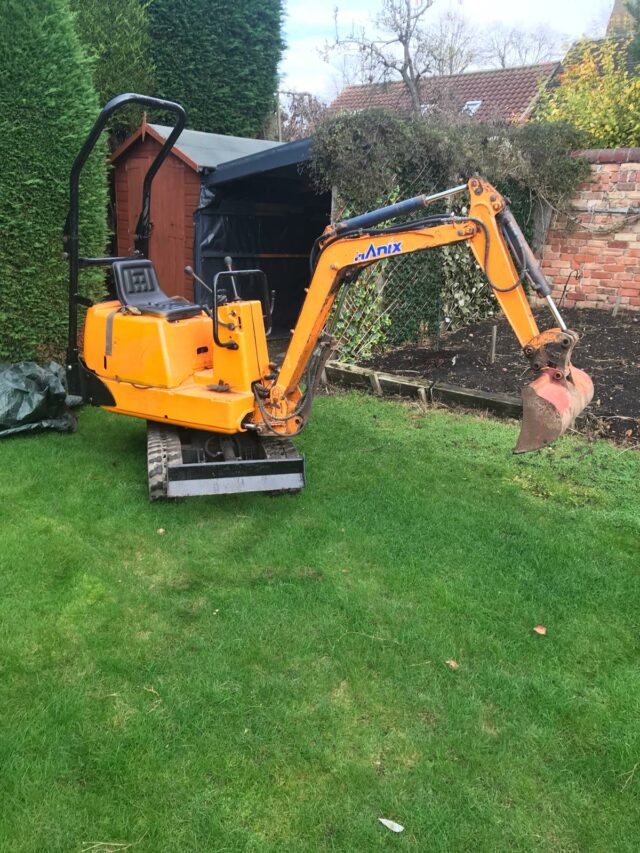 Hanix HO8B Mini Digger 2007 Model